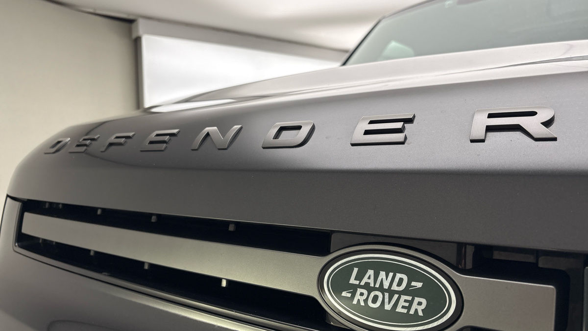 Land Rover Defender 130 Image 24