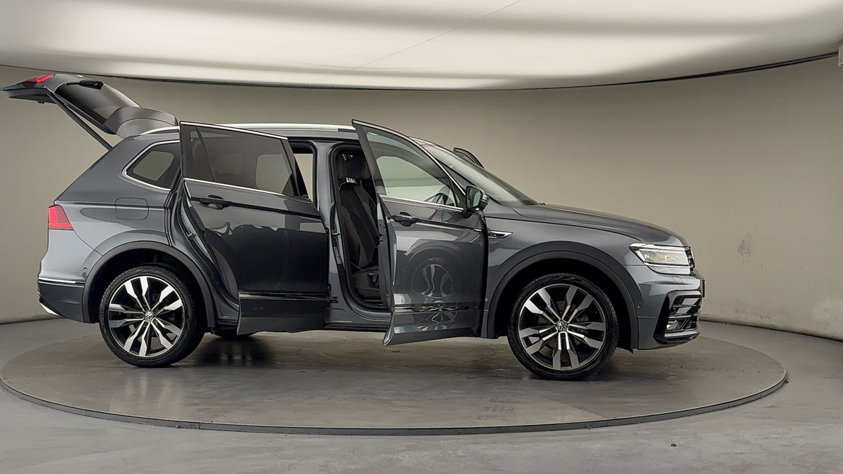 More views of Volkswagen Tiguan Allspace