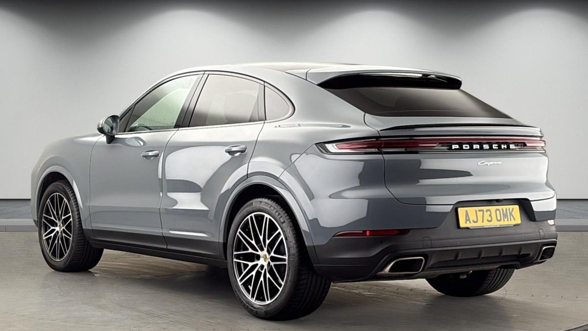 Porsche Cayenne Image 2