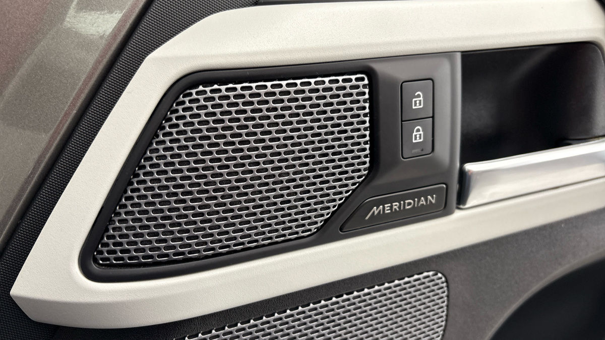 Land Rover Defender 90 Image 25