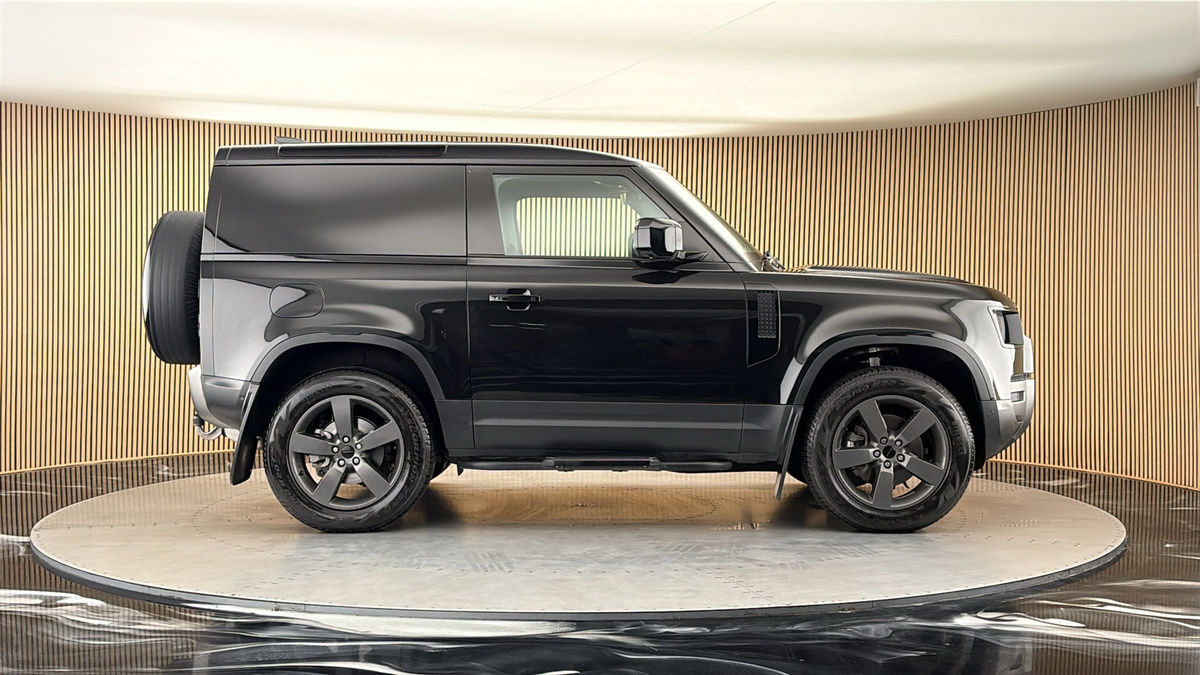 Land Rover Defender 90 Image 16