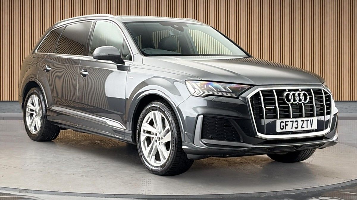 Audi Q7 Sticky Header Image