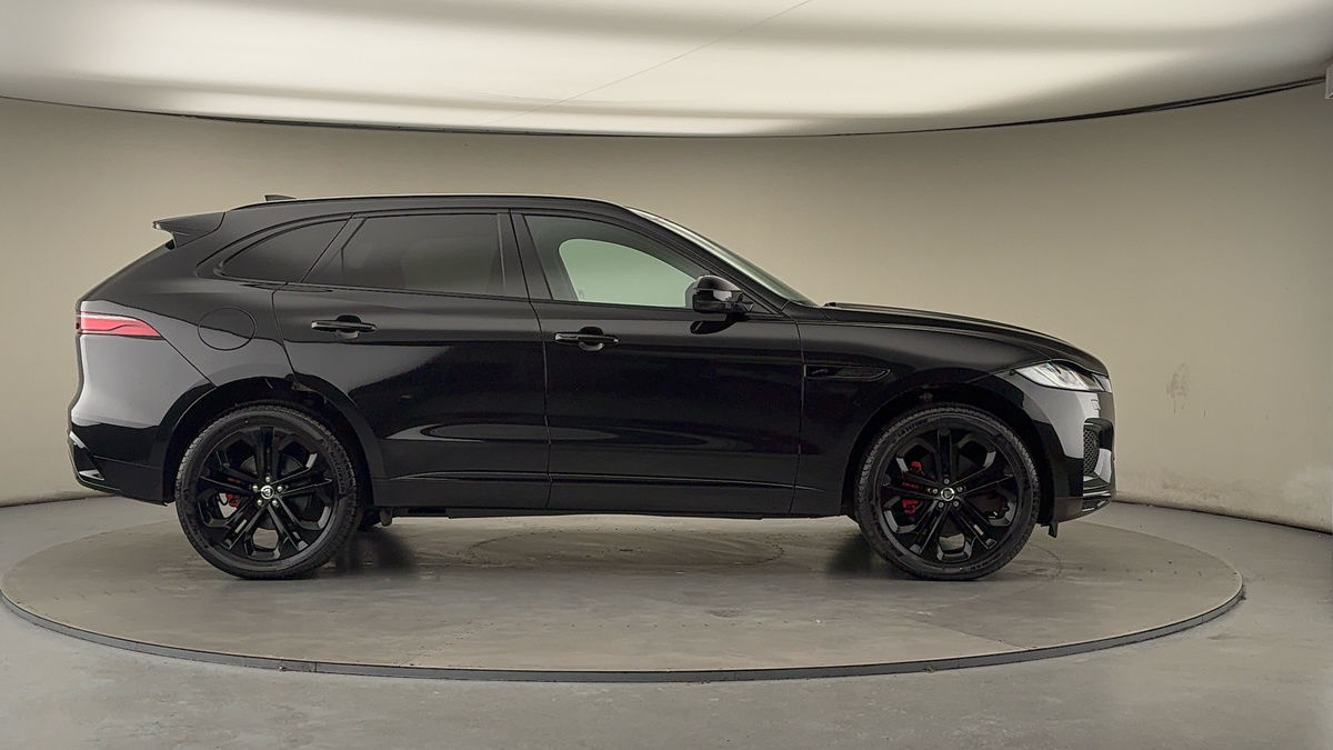 Jaguar F-PACE Image 16