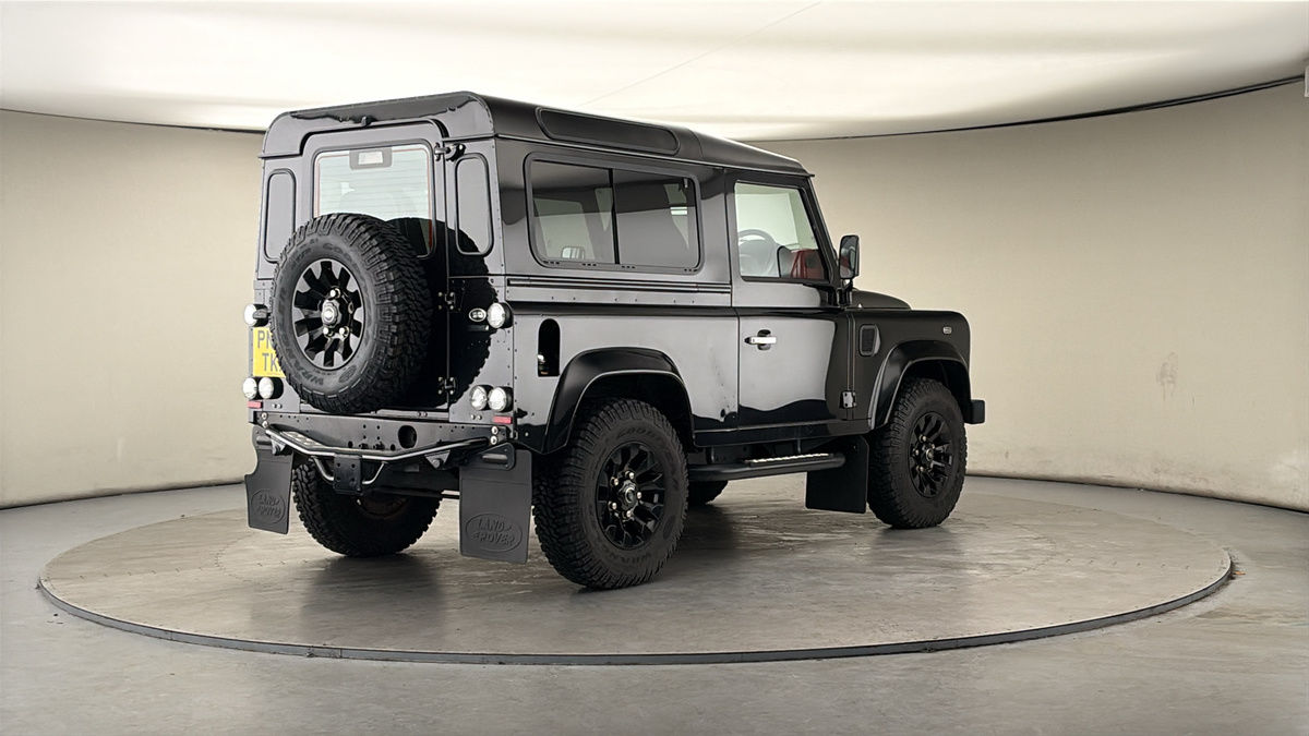 Land Rover Defender 90 Image 21