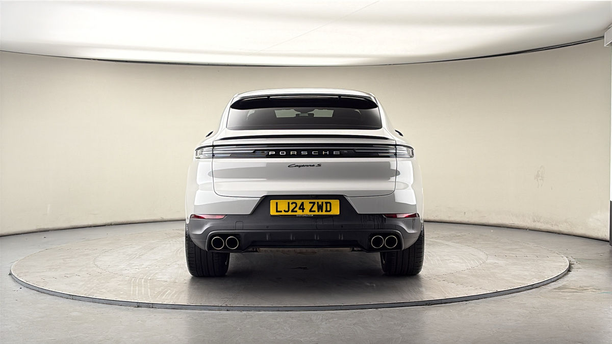 Porsche Cayenne Image 4