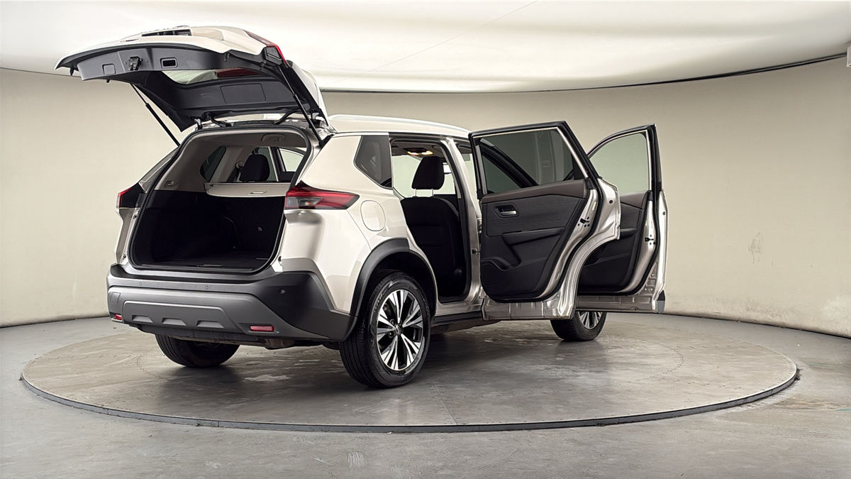 More views of Nissan X-Trail