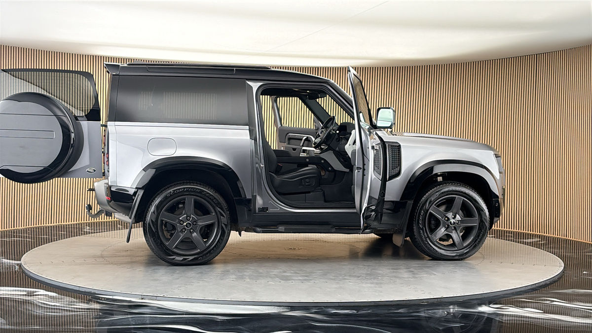 More views of Land Rover Defender 90