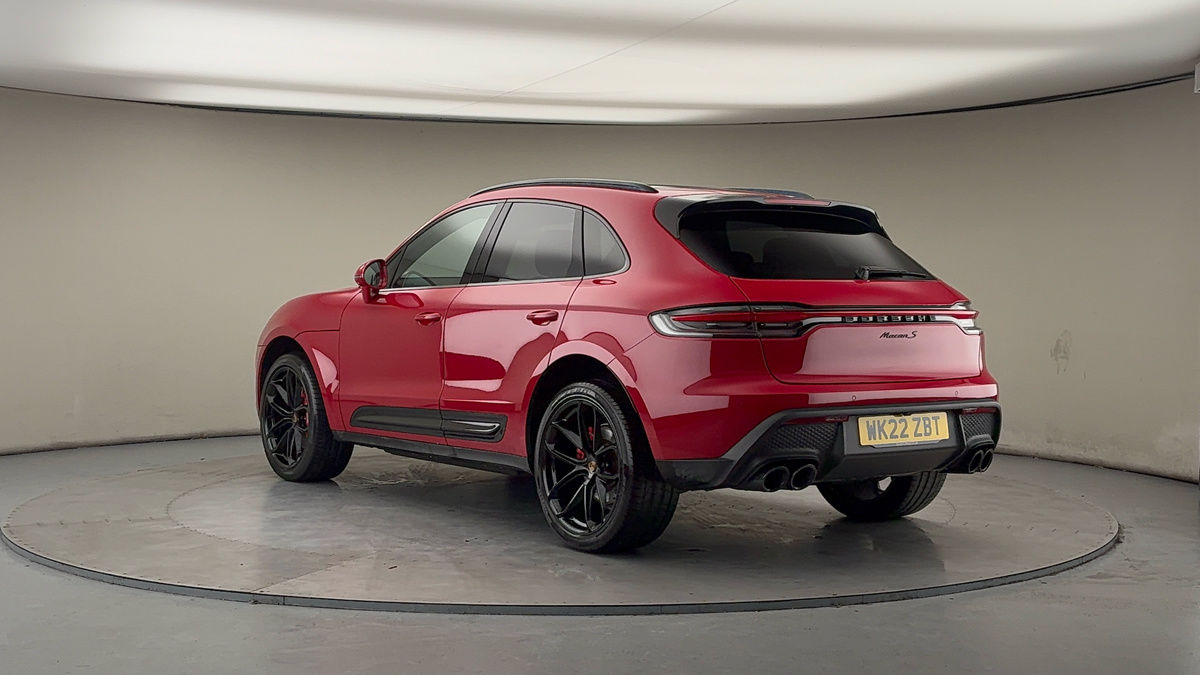 Porsche Macan Image 2