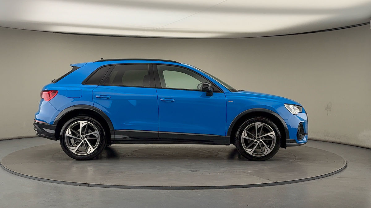 Audi Q3 Image 16