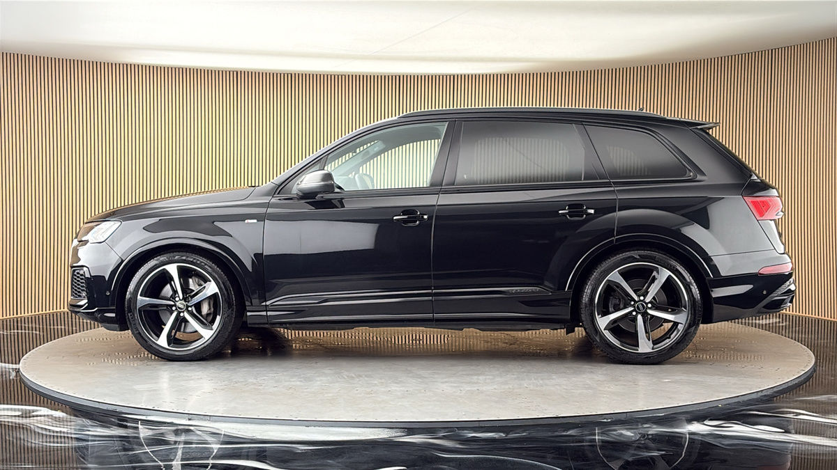 More views of Audi Q7