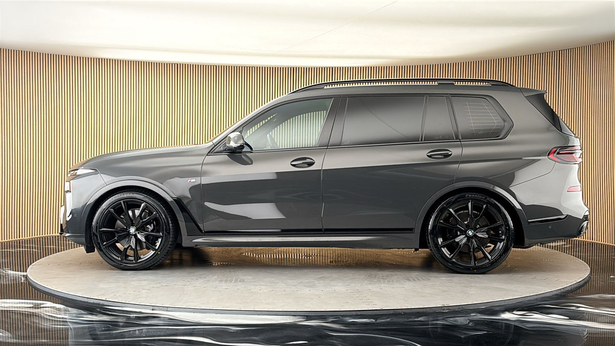 More views of BMW X7