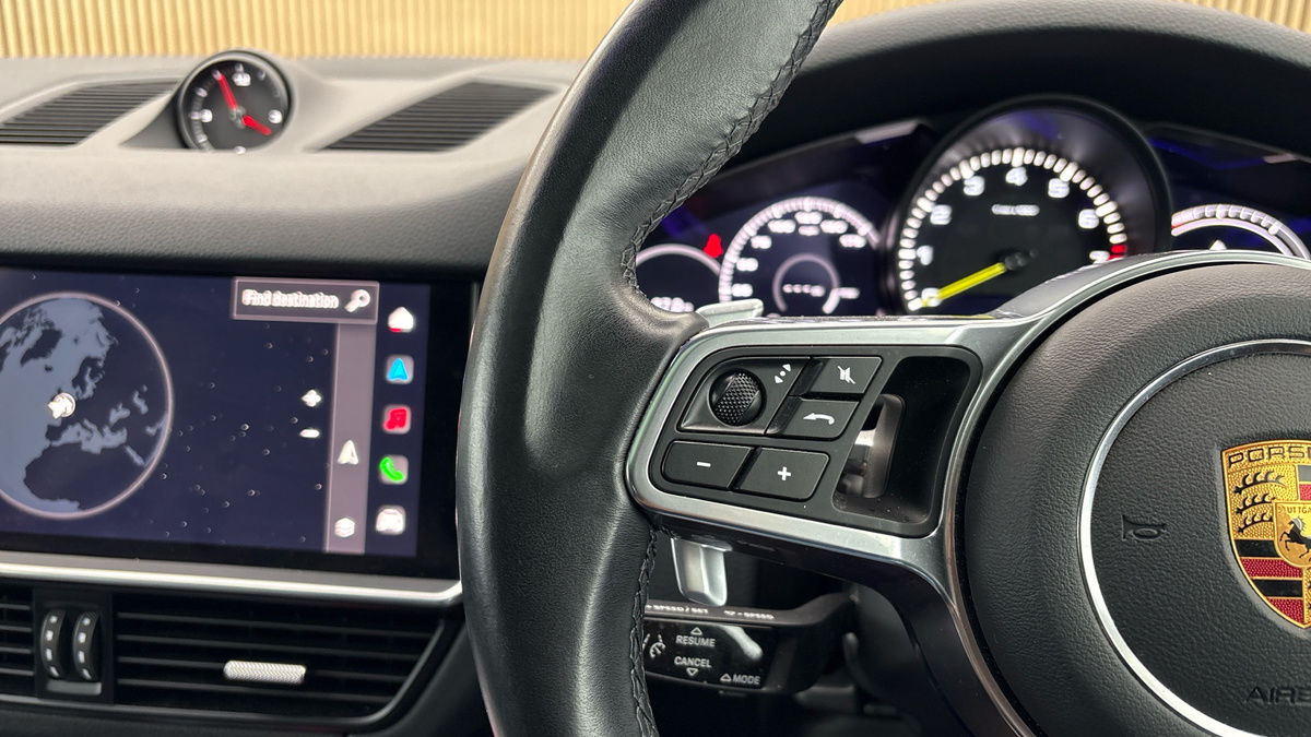 Porsche Cayenne Image 13