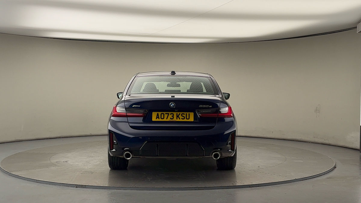 BMW 3 Series Image 4