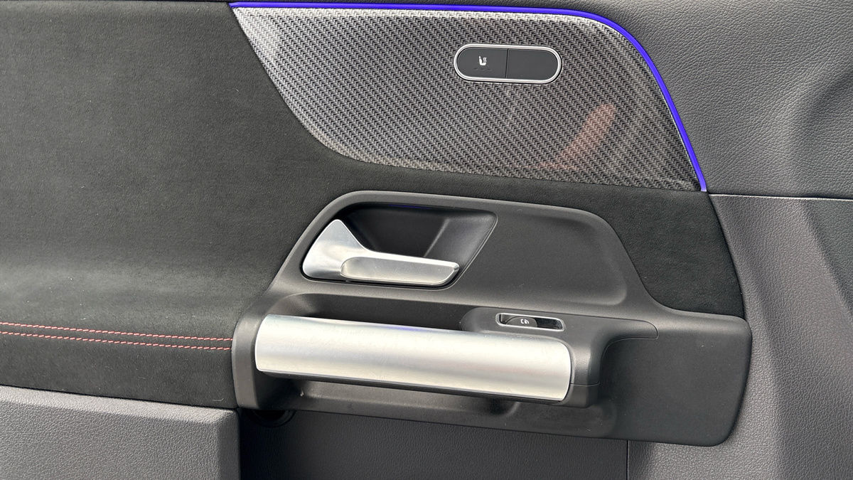 Mercedes-Benz GLA Image 19
