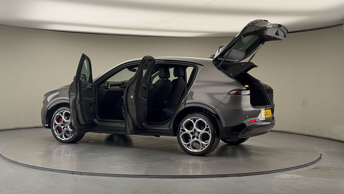 More views of Alfa Romeo Tonale