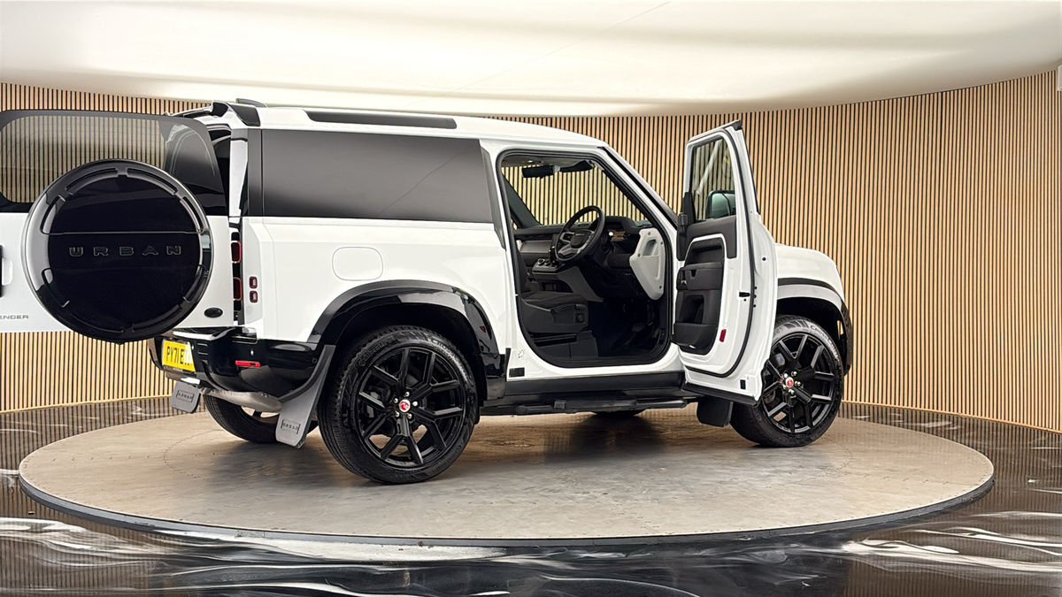 More views of Land Rover Defender 90