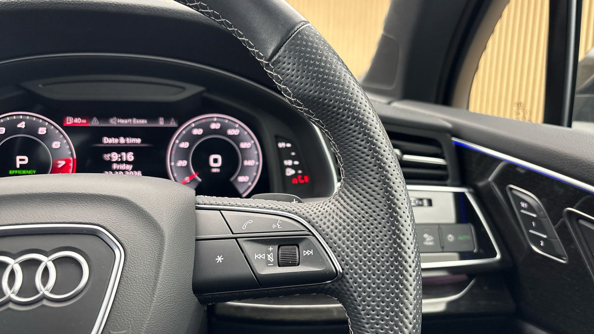 Audi SQ7 Image 14