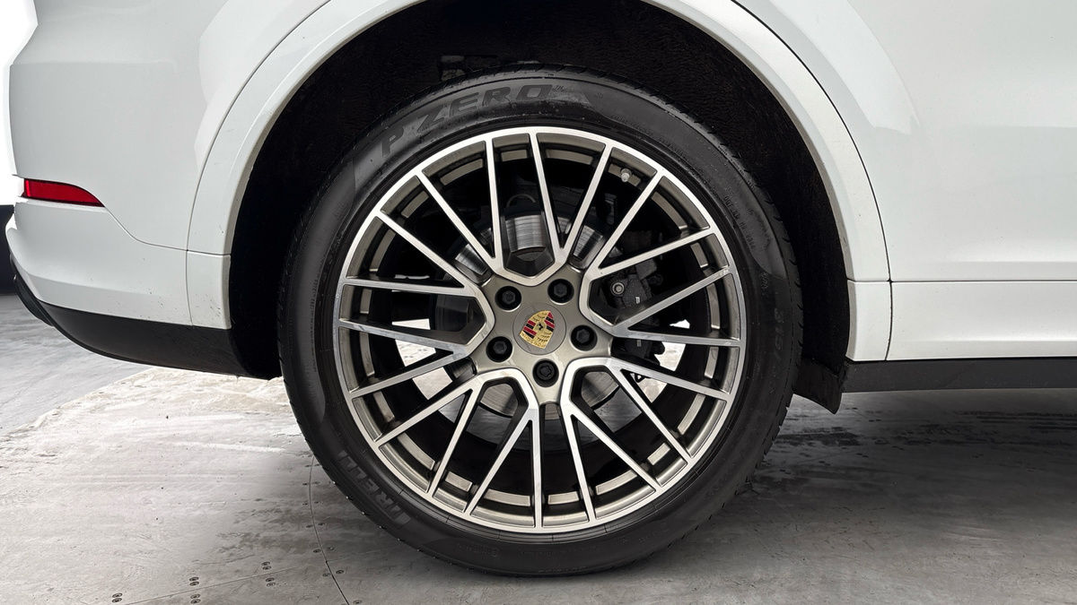 Porsche Cayenne Image 10