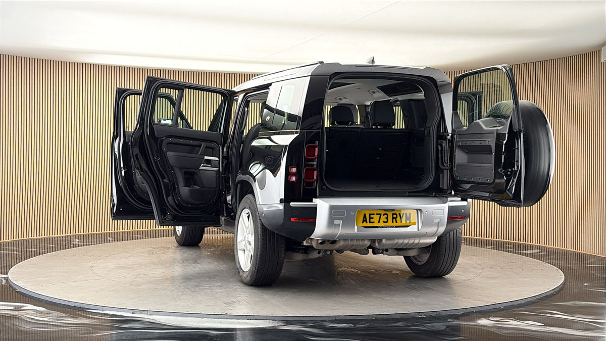 More views of Land Rover Defender 110