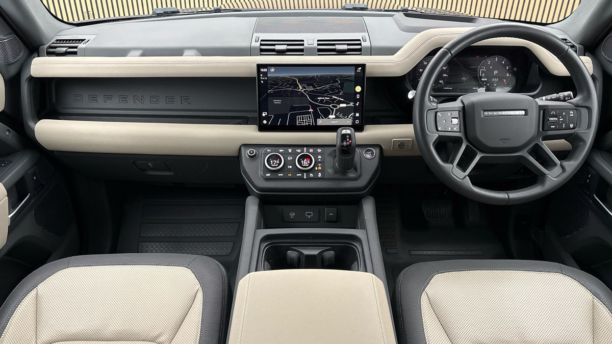 Land Rover Defender 110 Image 12
