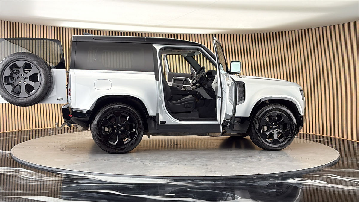 More views of Land Rover Defender 90