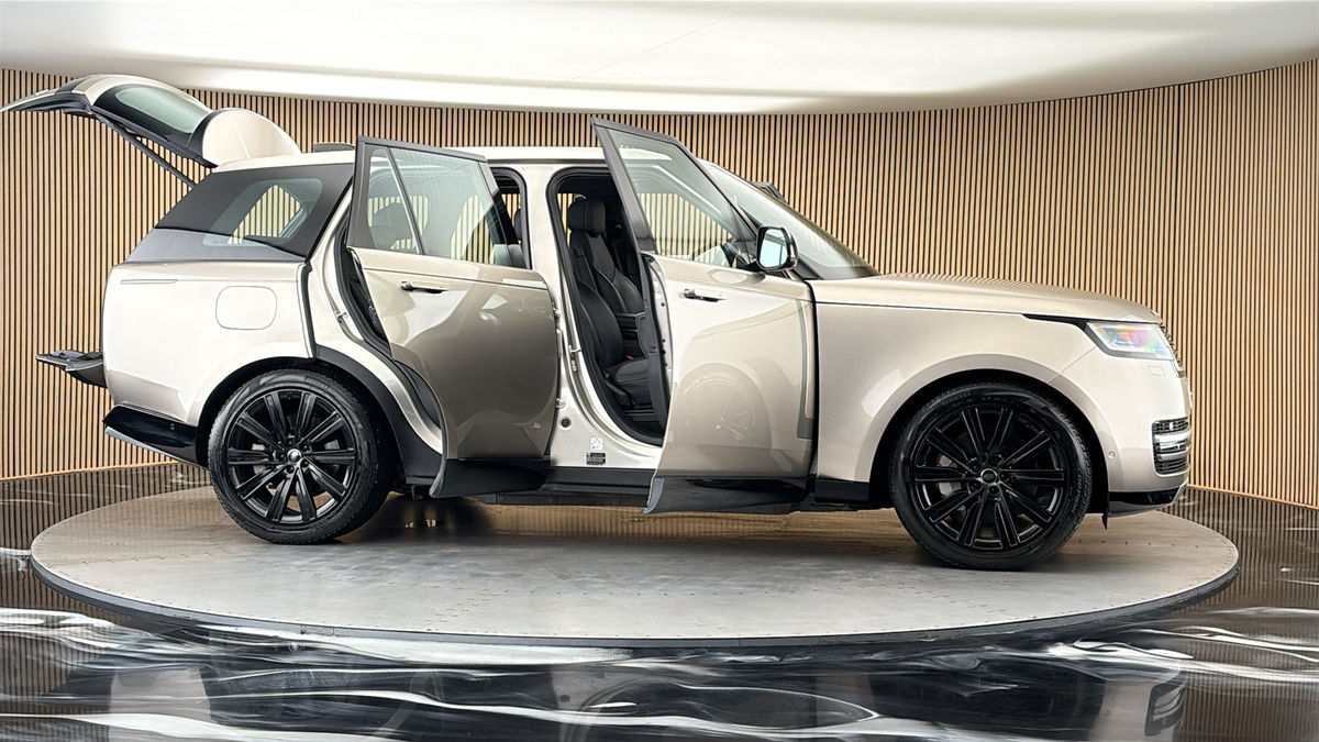 More views of Land Rover Range Rover