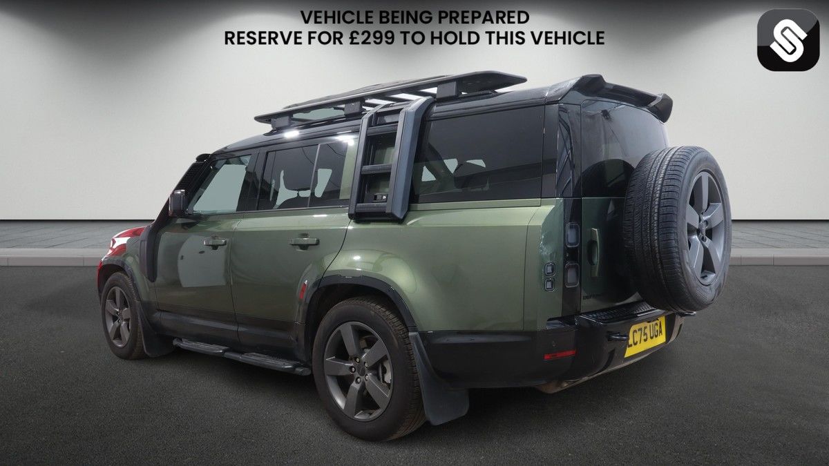 Land Rover Defender 130 Image 3