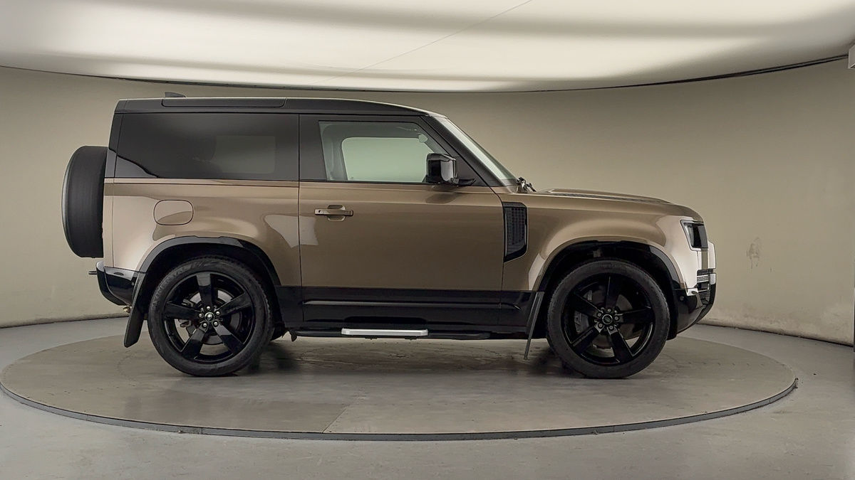 Land Rover Defender 90 Image 16