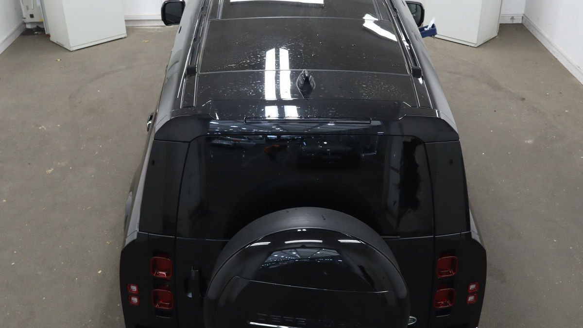 Land Rover Defender 130 Image 8
