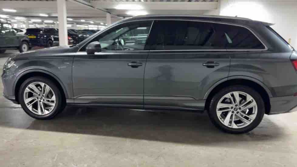 More views of Audi Q7