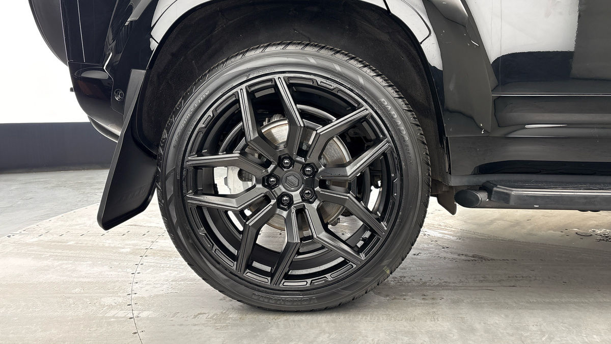 Land Rover Defender 110 Urban Image 10