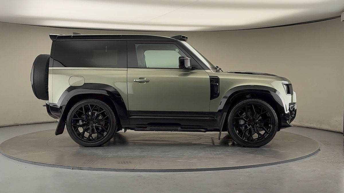 Land Rover Defender 90 Urban Image 16