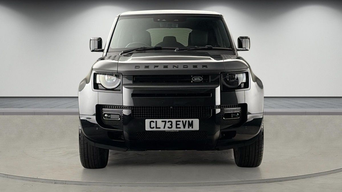 Land Rover Defender 110 Image 3