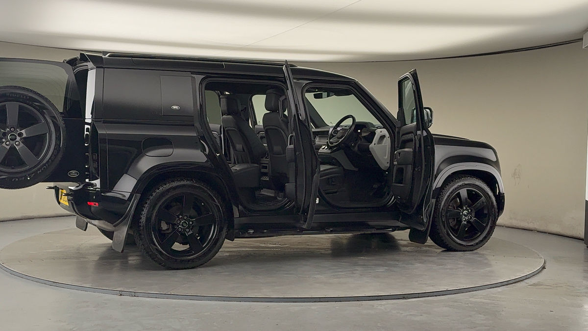 More views of Land Rover Defender 110