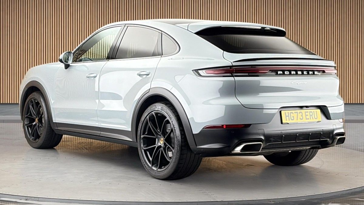 Porsche Cayenne Image 2