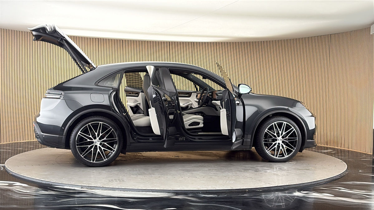 More views of Porsche Macan