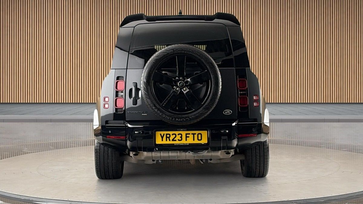 Land Rover Defender 110 Image 4