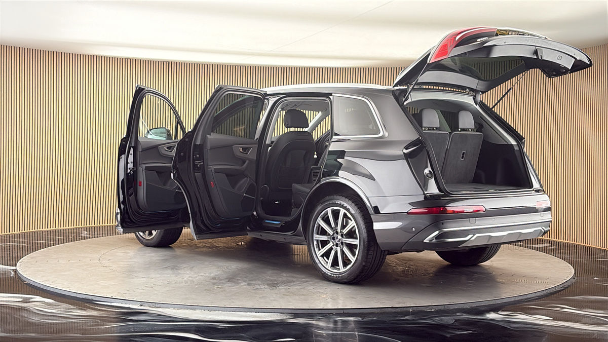 More views of Audi Q7