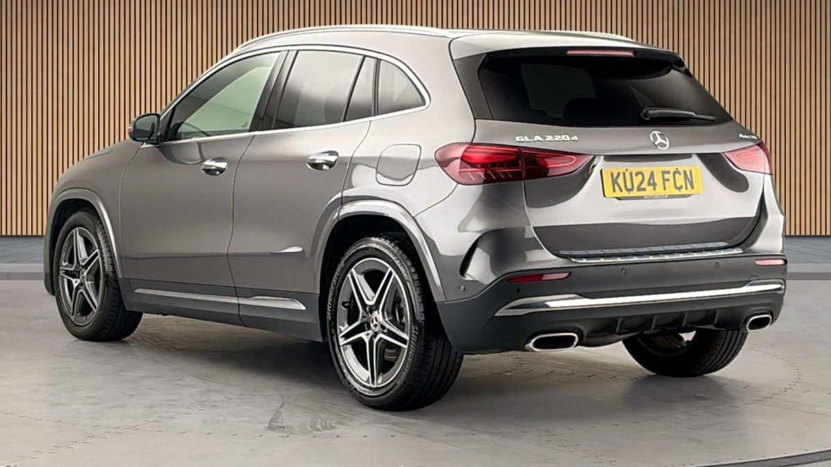 Mercedes-Benz GLA Image 2