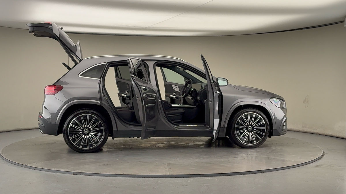 More views of Mercedes-Benz GLA