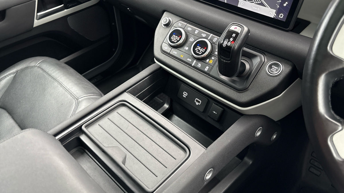 Land Rover Defender 110 Urban Image 18