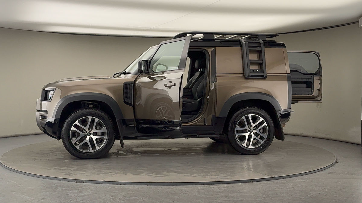 More views of Land Rover Defender 90