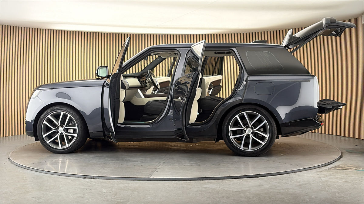 More views of Land Rover Range Rover