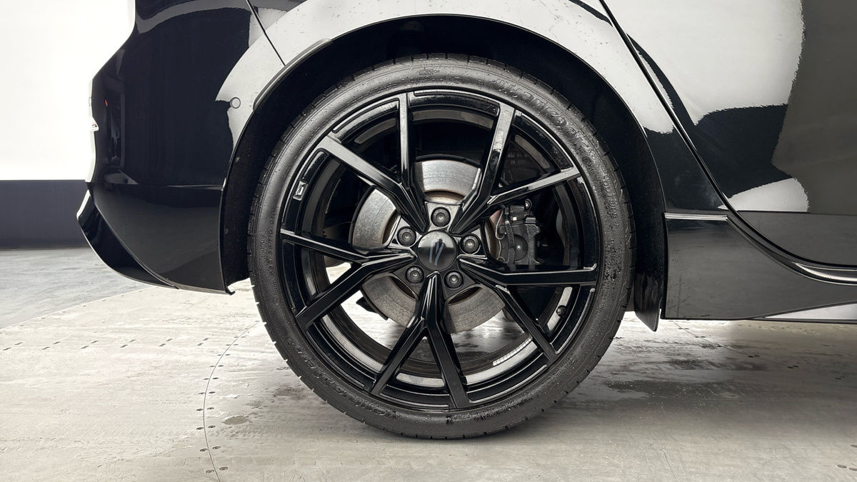 Volkswagen Golf Image 10