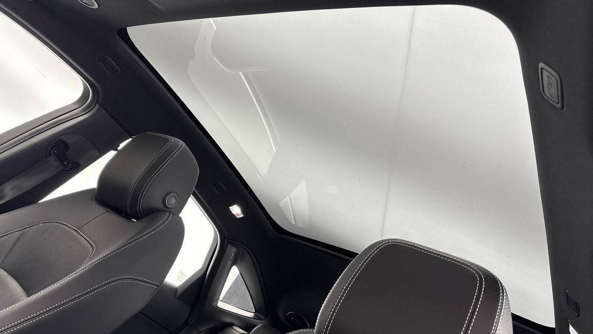 Jaguar E-PACE Image 12