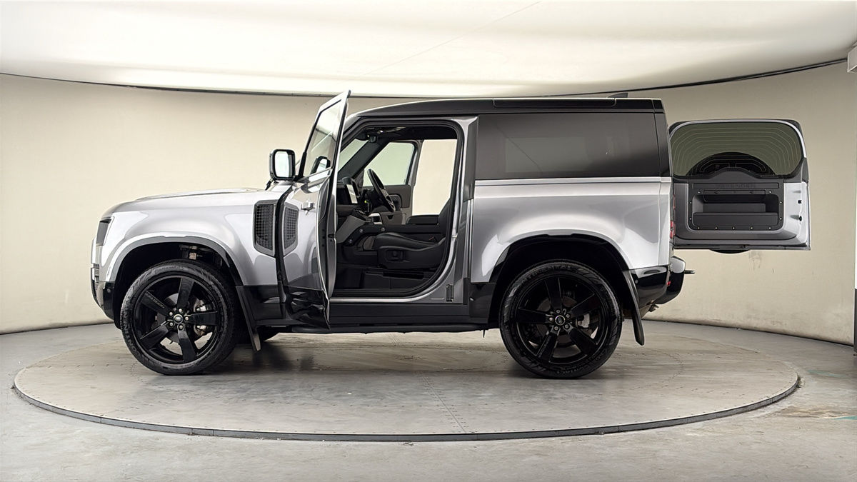 More views of Land Rover Defender 90