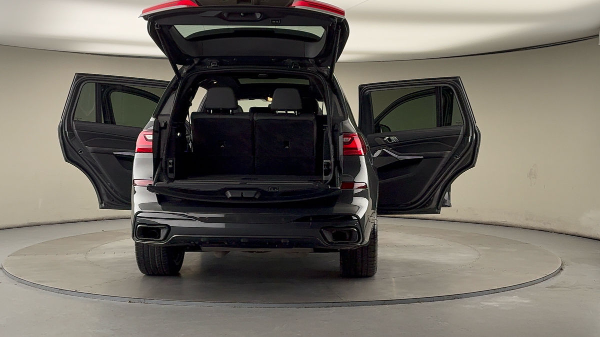 More views of BMW X7