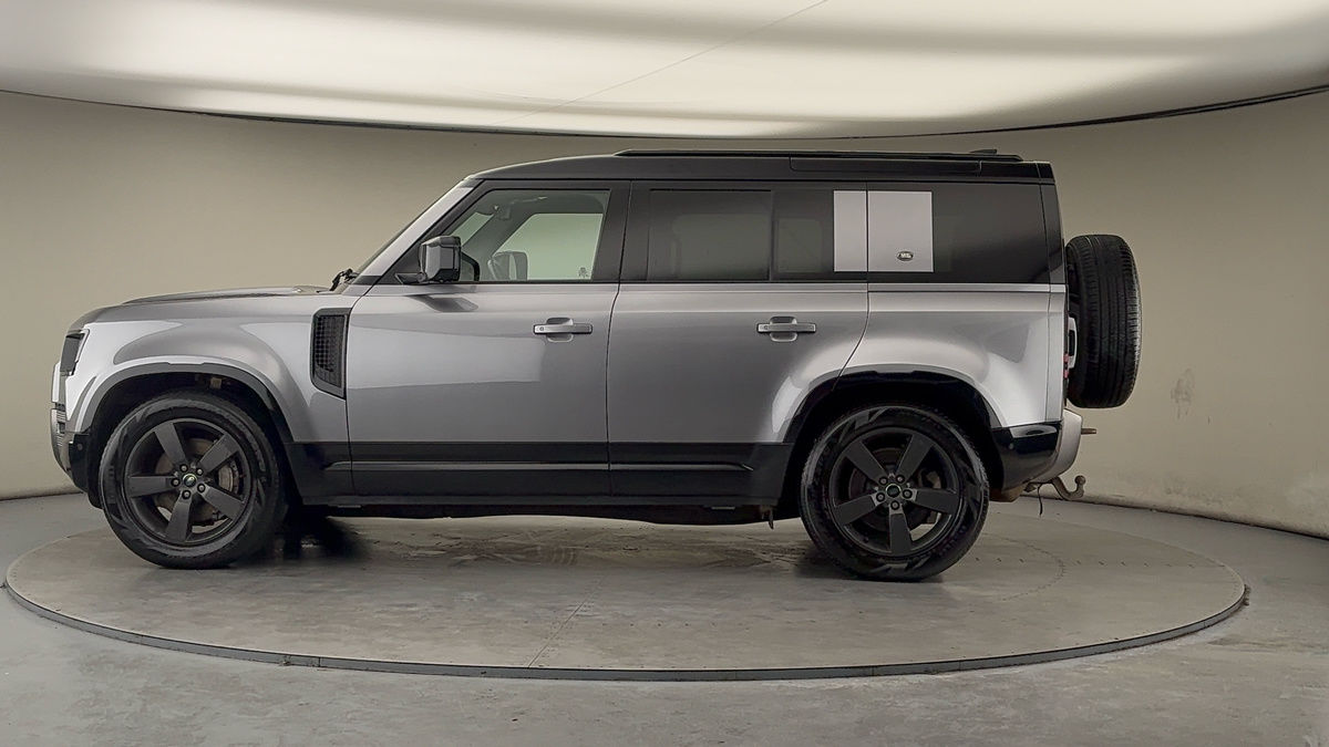 Land Rover Defender 110 Image 15