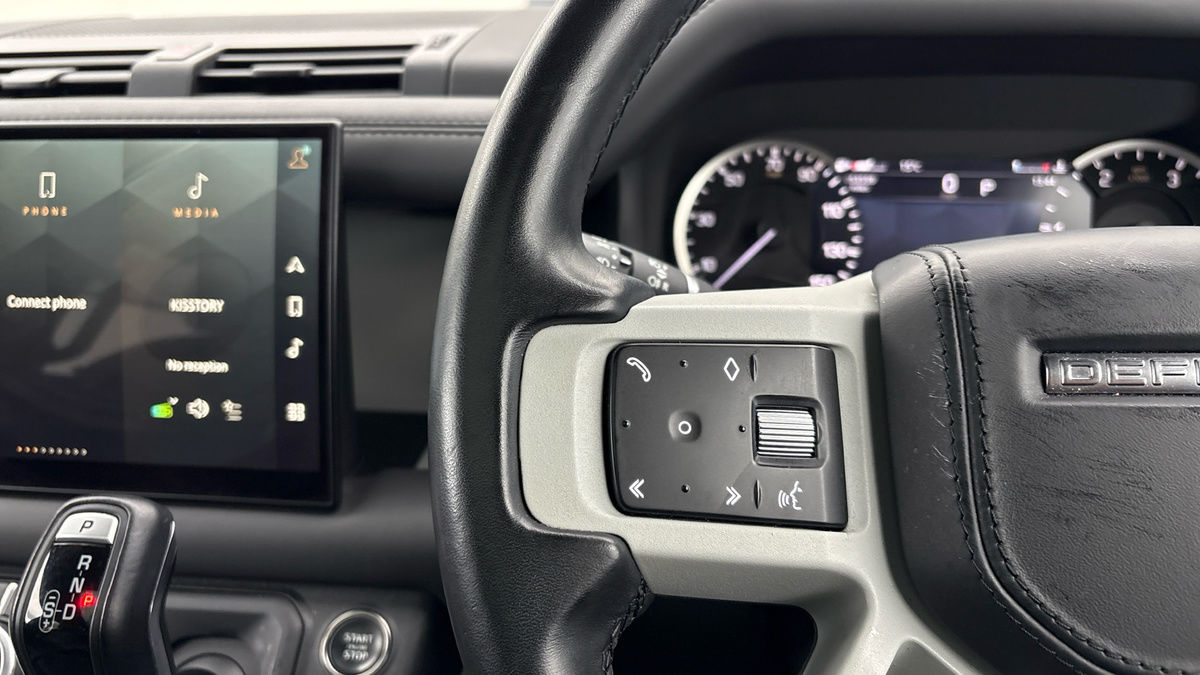 Land Rover Defender 110 Image 13