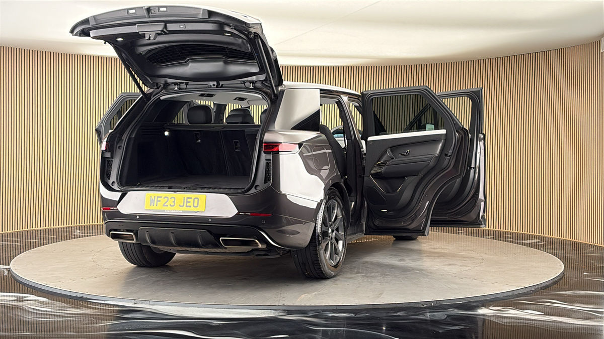 More views of Land Rover Range Rover Sport